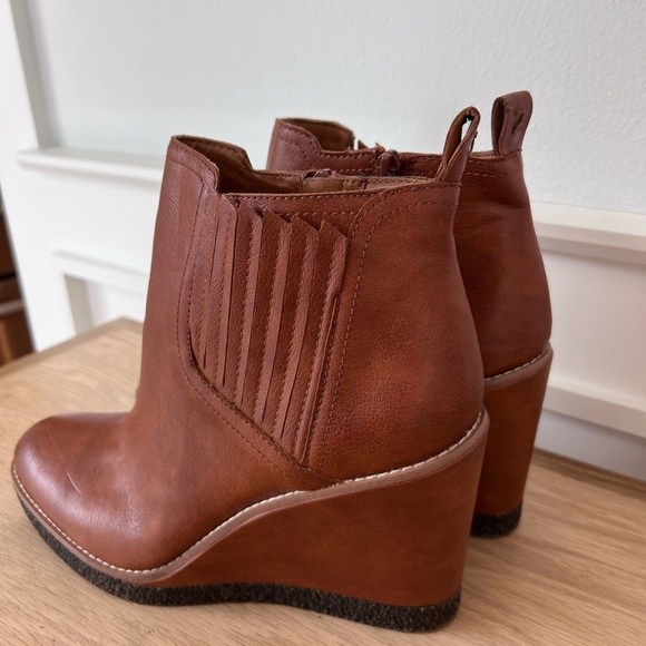 Zodiac brown ankle wedge boots size 10. - Picture 3 of 11